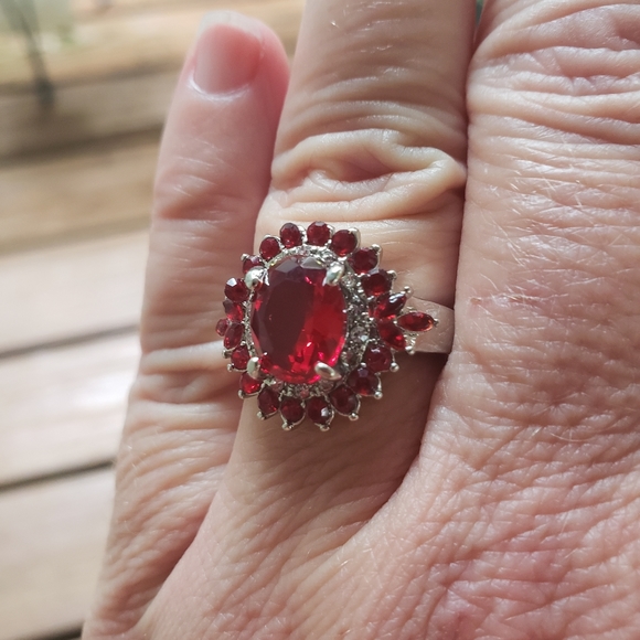 COLLIDING HEARTS 5CT GARNET & SAPPHIRE COCKTAIL RING IN FINE SILVER PLATE - Picture 3 of 8